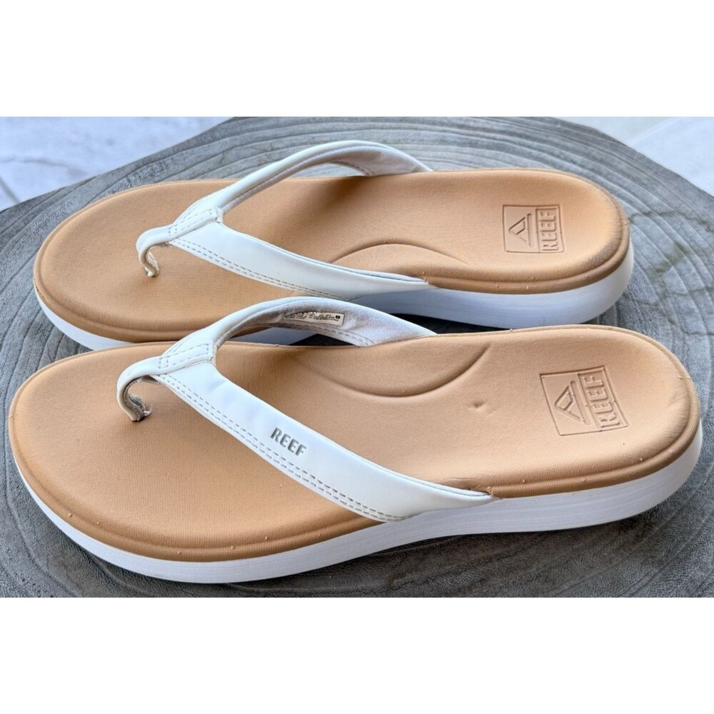 REEF Cushion Cloud Womens 8 White Tan Flip Flops Comfort Beach Sandals